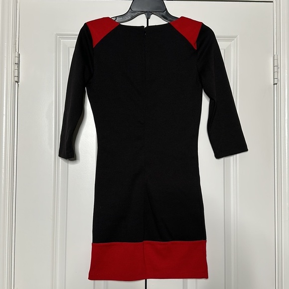 Black and red 3/4‎ sleeve dress size medium - Picture 2 of 2